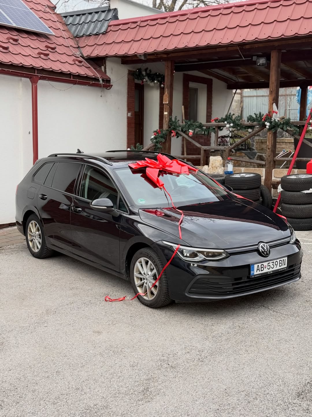 Luxusné výkonné auto v showroome BajoCarsPerformance